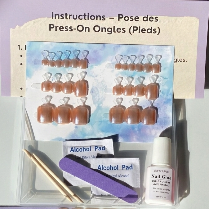 < Pédicure Perle Fumé > – Taille unique Press-on Nails Faits Main pour Pieds
