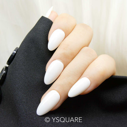 < Classy White >