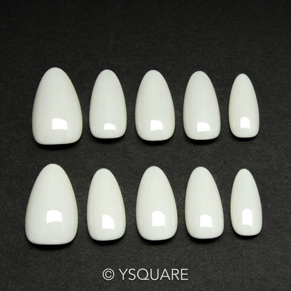 < Classy White >