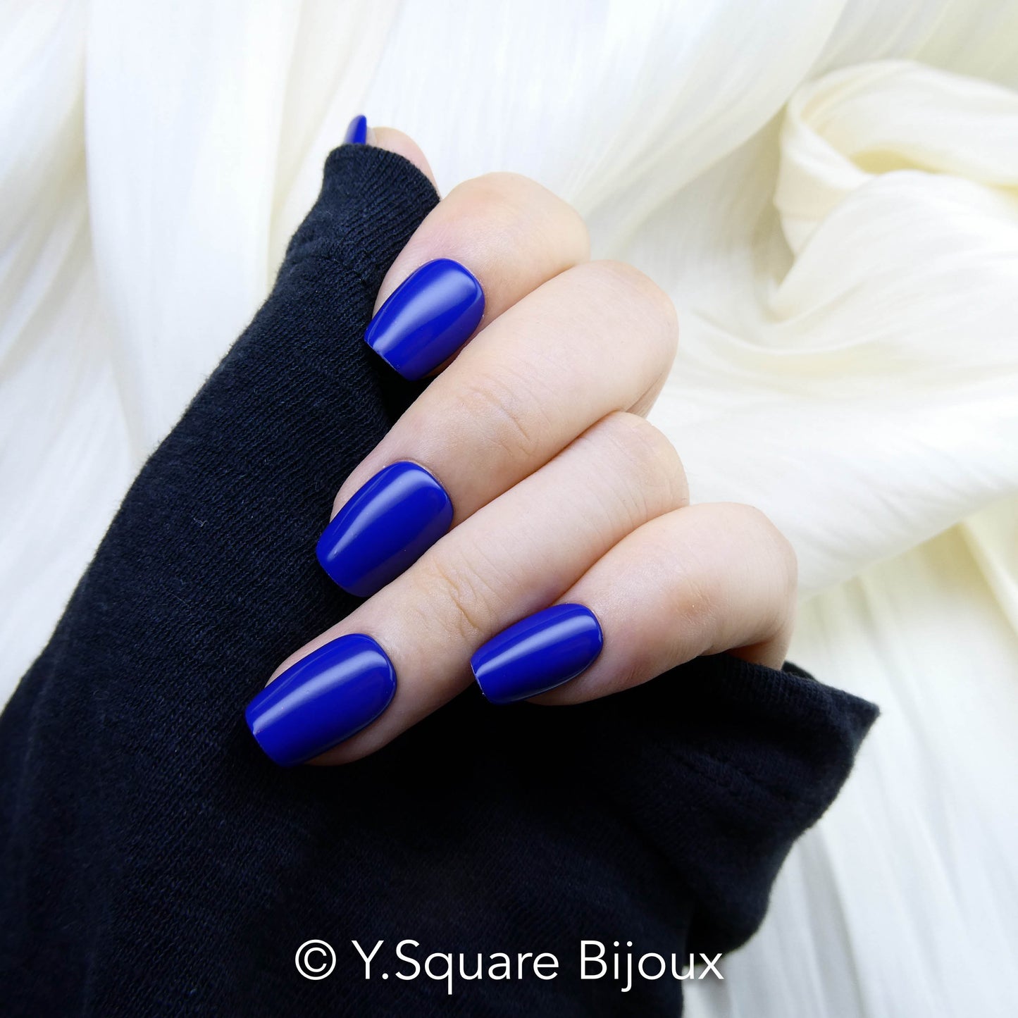 < Klein Blue >