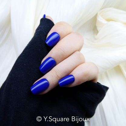 < Klein Blue >