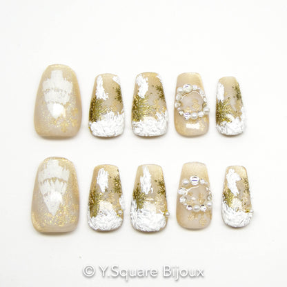 < Snow Globe >
