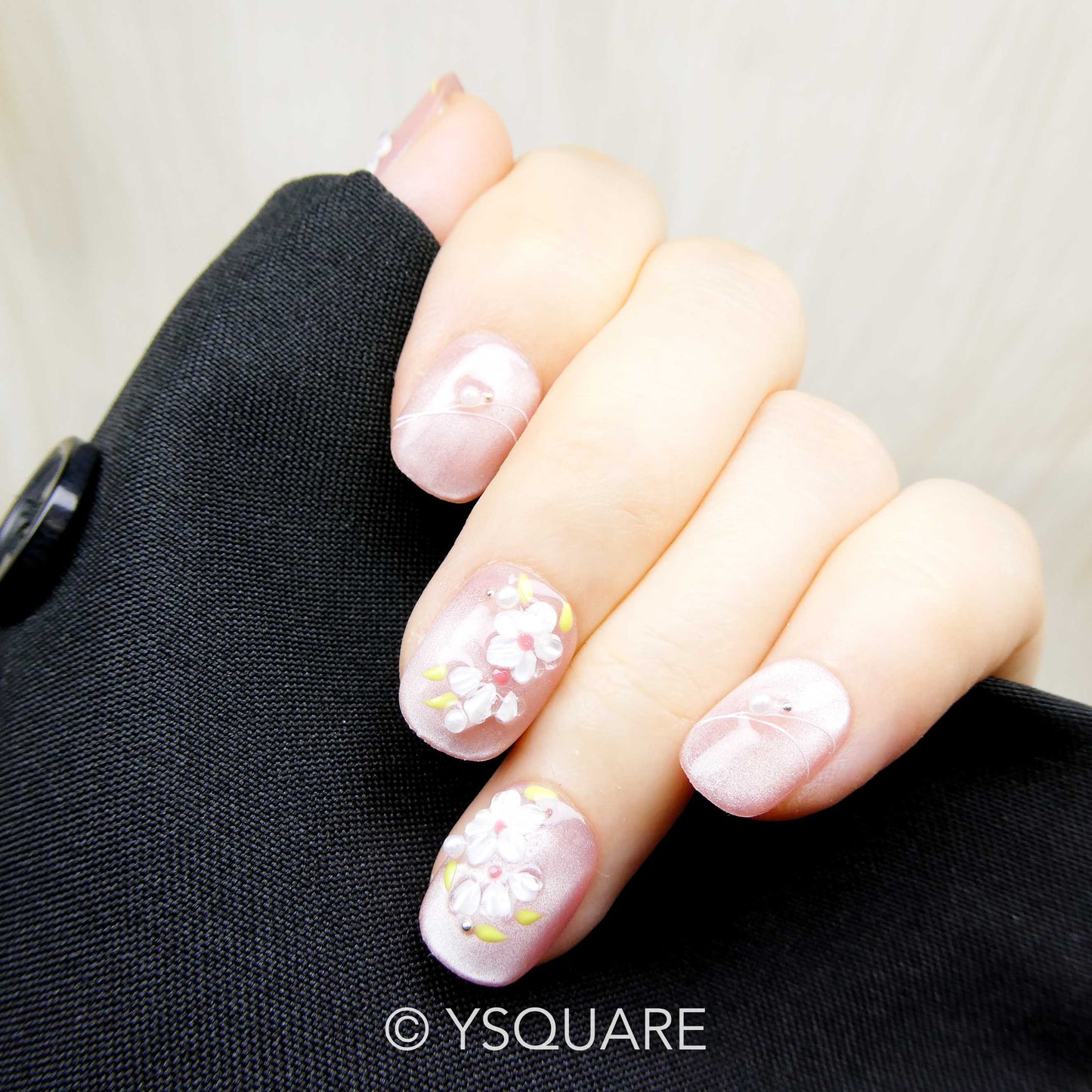 < Cerisier en fleurs >