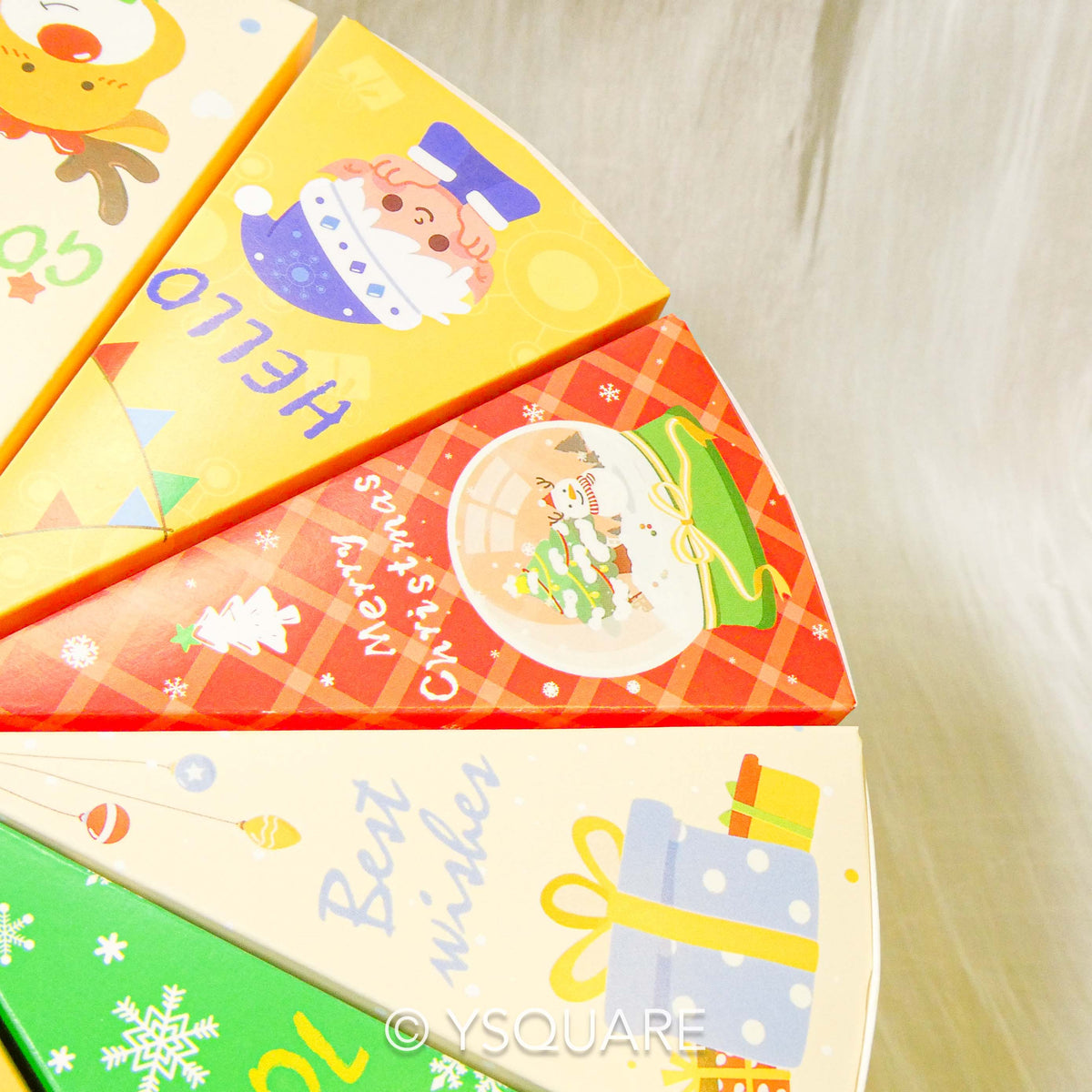 🎄 Boîte Mystère de Noël en forme de gâteau — 12 petites surprises