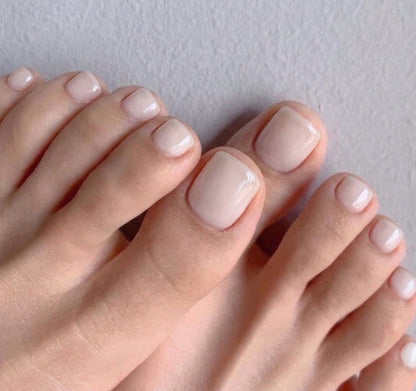 < Pédicure Milky > – Taille unique Press-on Nails Faits Main pour Pieds