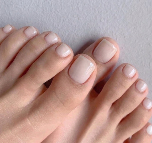 < Pédicure Milky > – Taille unique Press-on Nails Faits Main pour Pieds