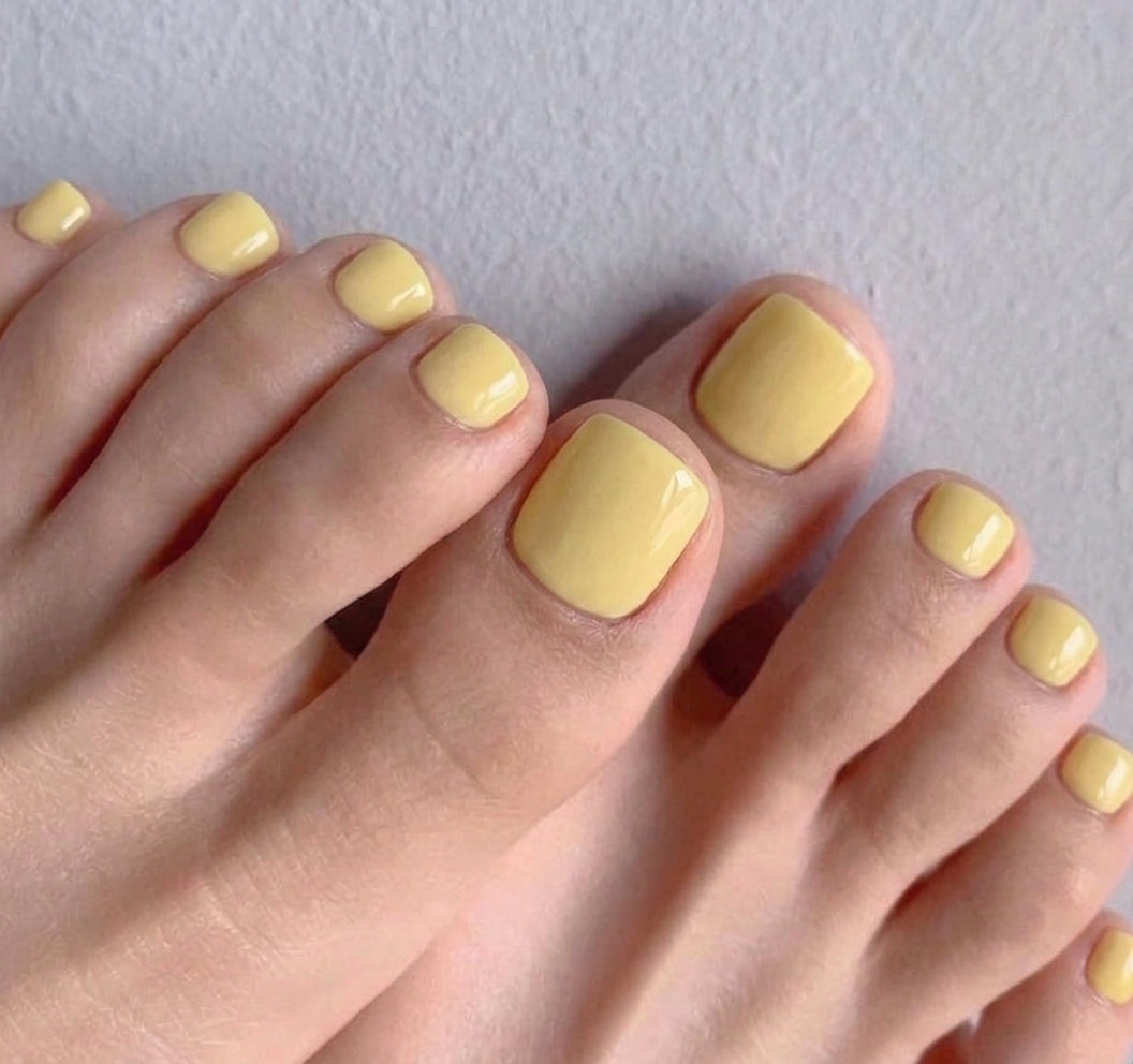 < Pédicure Milky > – Taille unique Press-on Nails Faits Main pour Pieds