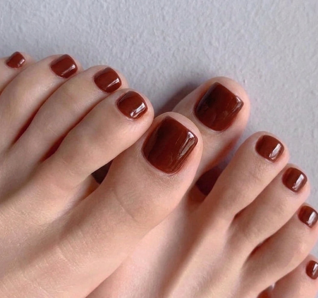 < Pédicure Milky > – Taille unique Press-on Nails Faits Main pour Pieds