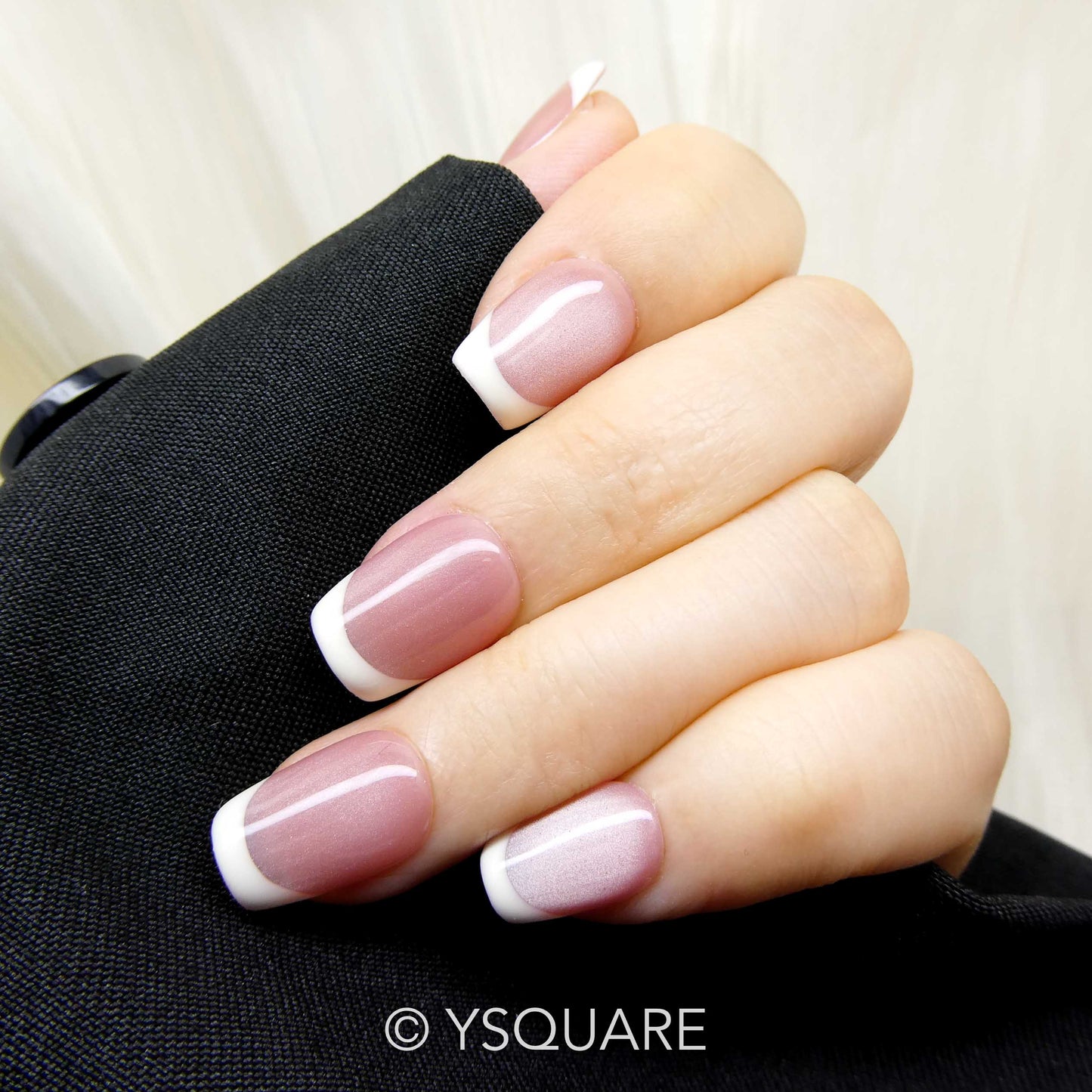 < Rose French >
