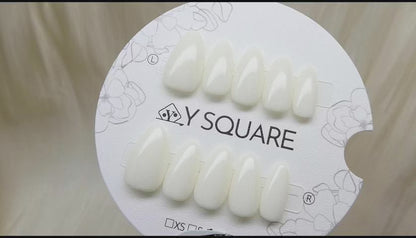 < Classy White >